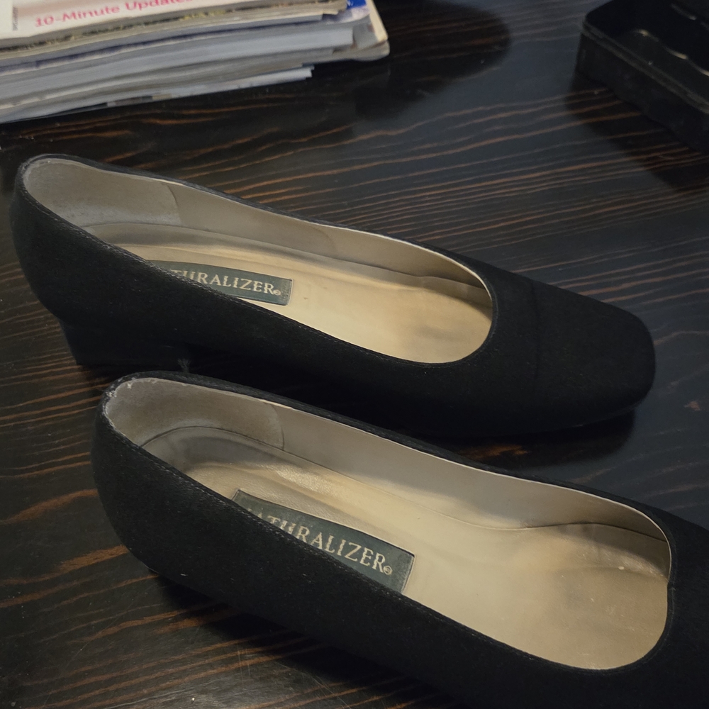 Naturalizer Women's Black Flats - Picture 2 of 4